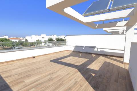 Moradia T3 com Vista Mar, Piscina e Estacionamento em Fuzeta