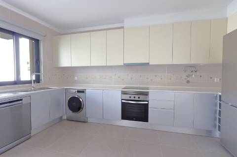 Apartamento T2 novo com estacionamento em Fuzeta