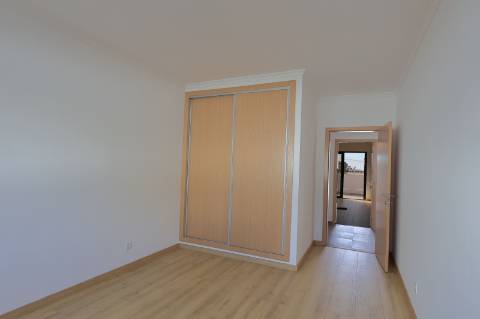 Apartamento T2 novo com estacionamento em Fuzeta