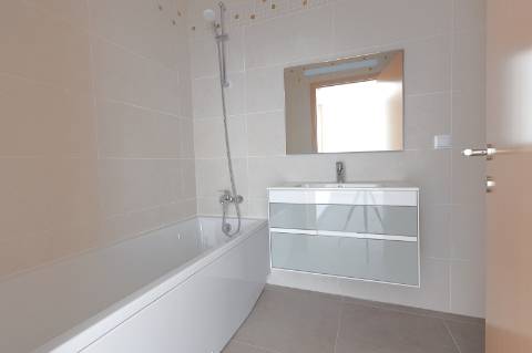 Apartamento T2 novo com estacionamento em Fuzeta