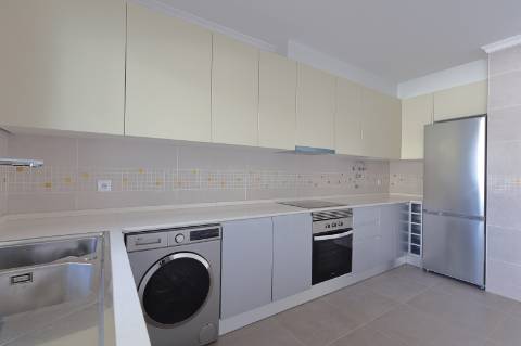 Apartamento T2 novo com estacionamento em Fuzeta