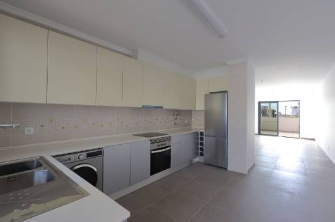 Apartamento T2 novo com estacionamento em Fuzeta