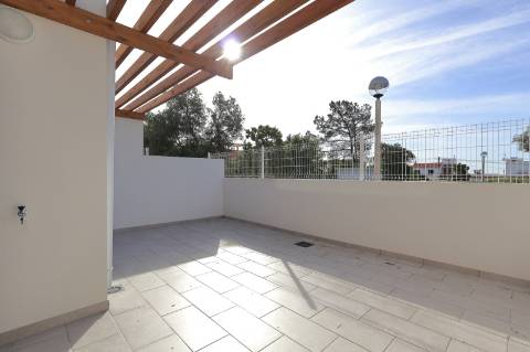 Apartamento T2 novo com estacionamento em Fuzeta