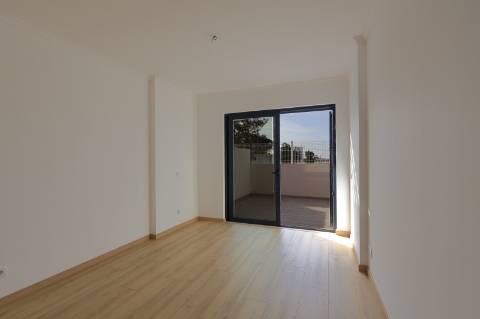 Apartamento T2 novo com estacionamento em Fuzeta