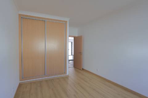 Apartamento T2 novo com estacionamento em Fuzeta