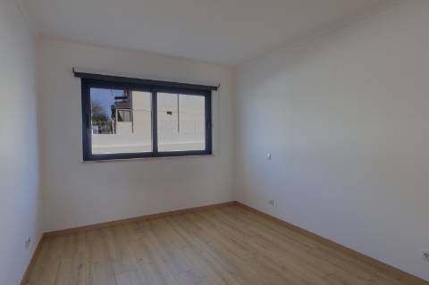 Apartamento T2 novo com estacionamento em Fuzeta
