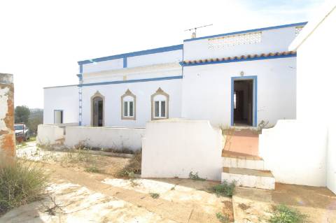 Moradia T2 + Moradia T1 com vista Mar para recuperar em Bias do Norte - Olhão