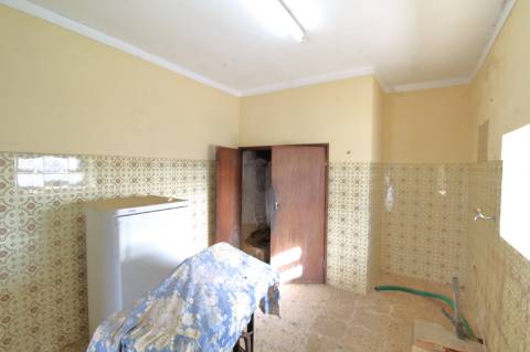 Moradia T2 + Moradia T1 com vista Mar para recuperar em Bias do Norte - Olhão