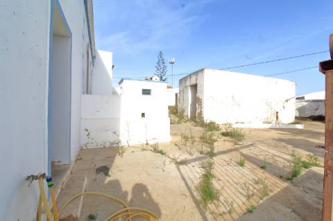 Moradia T2 + Moradia T1 com vista Mar para recuperar em Bias do Norte - Olhão