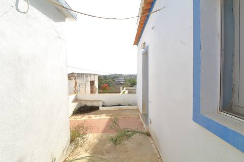 Moradia T2 + Moradia T1 com vista Mar para recuperar em Bias do Norte - Olhão