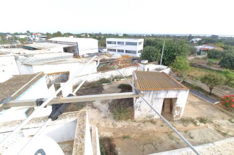 Moradia T2 + Moradia T1 com vista Mar para recuperar em Bias do Norte - Olhão