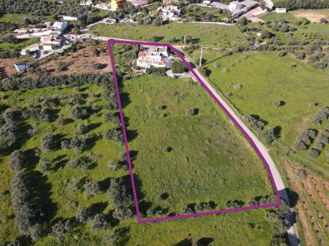 Moradia T3 com Terreno e Vista Mar em Bias do Sul