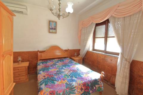 Moradia T3 com Terreno e Vista Mar em Bias do Sul