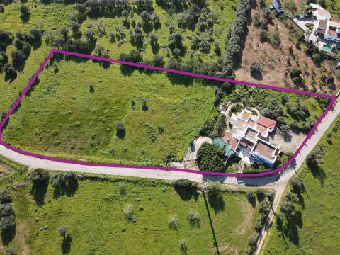 Moradia T3 com Terreno e Vista Mar em Bias do Sul