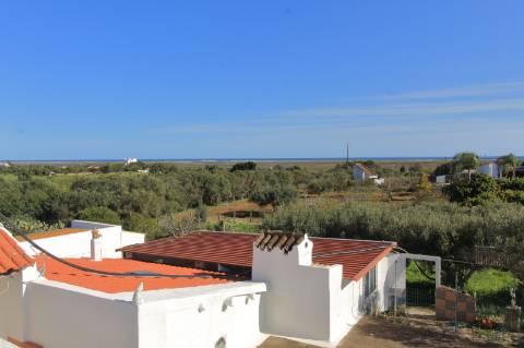 Moradia T3 com Terreno e Vista Mar em Bias do Sul