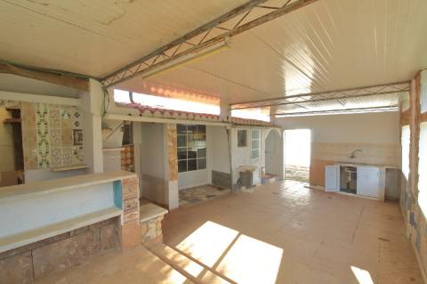 Moradia T3 com Terreno e Vista Mar em Bias do Sul