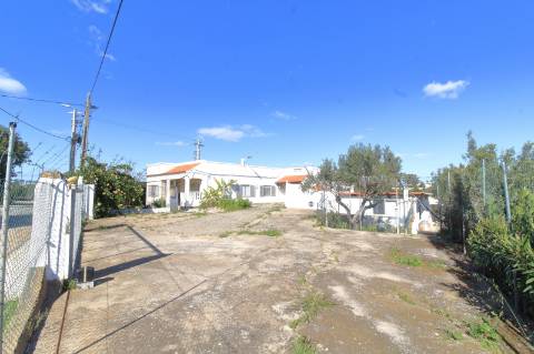 Moradia T3 com Terreno e Vista Mar em Bias do Sul