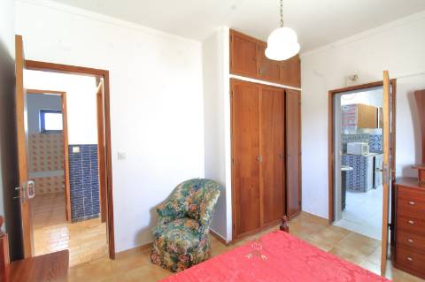 Moradia T3 com Terreno e Vista Mar em Bias do Sul