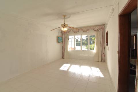 Moradia T3 com Terreno e Vista Mar em Bias do Sul