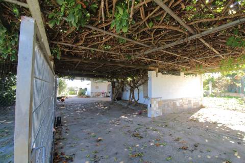 Moradia T3 com Terreno e Vista Mar em Bias do Sul