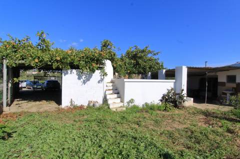 Moradia T3 com Terreno e Vista Mar em Bias do Sul