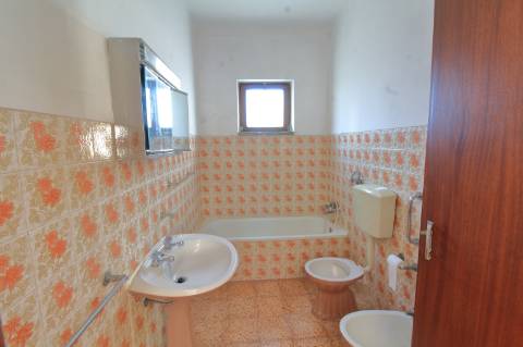 Moradia T3 com Terreno e Vista Mar em Bias do Sul