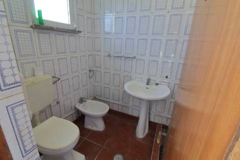 Moradia T3 com Terreno e Vista Mar em Bias do Sul