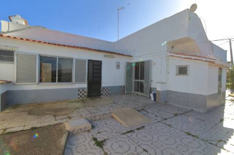 Moradia T3 com Terreno e Vista Mar em Bias do Sul