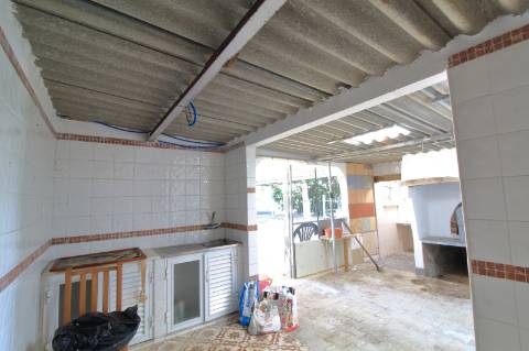 Moradia T3 com Terreno e Vista Mar em Bias do Sul