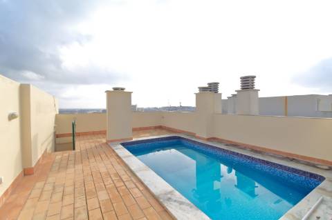 Apartamento T5 Triplex Penthouse com Piscina Privada em Faro