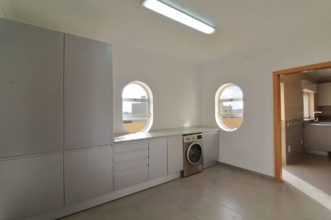 Apartamento T5 Triplex Penthouse com Piscina Privada em Faro