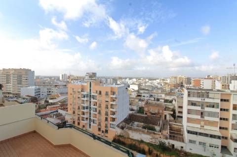 Apartamento T5 Triplex Penthouse com Piscina Privada em Faro