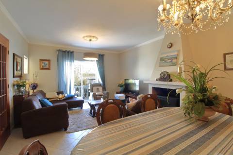 Moradia T4 Geminada com Garagem em Fuzeta