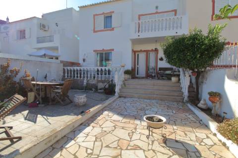 Moradia T4 Geminada com Garagem em Fuzeta