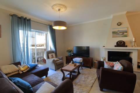 Moradia T4 Geminada com Garagem em Fuzeta