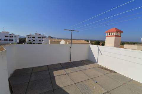 Moradia T4 Geminada com Garagem em Fuzeta