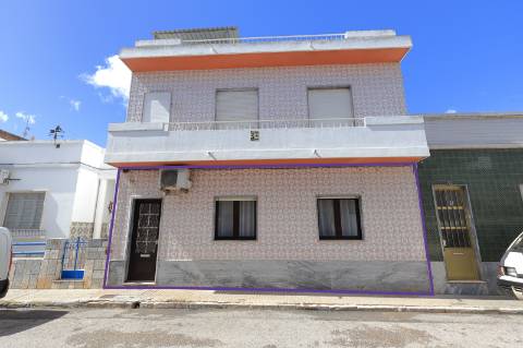 Apartamento T2+1 com Quintal em Fuzeta