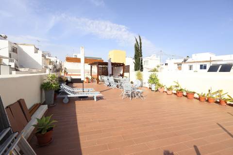 Elegante Moradia Típica T3 com Garagem, Quintal e Terraço em Fuzeta