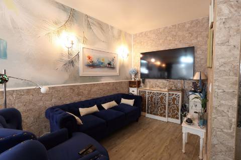 Elegante Moradia Típica T3 com Garagem, Quintal e Terraço em Fuzeta