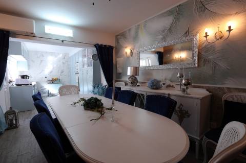 Elegante Moradia Típica T3 com Garagem, Quintal e Terraço em Fuzeta