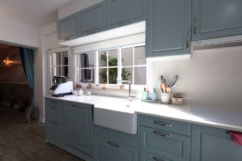 Elegante Moradia Típica T3 com Garagem, Quintal e Terraço em Fuzeta