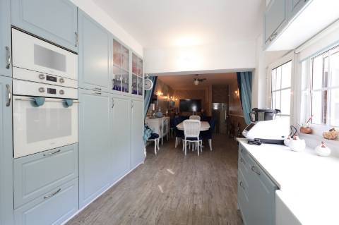 Elegante Moradia Típica T3 com Garagem, Quintal e Terraço em Fuzeta