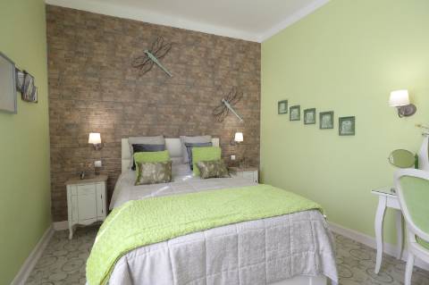 Elegante Moradia Típica T3 com Garagem, Quintal e Terraço em Fuzeta