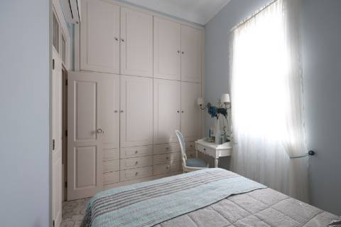 Elegante Moradia Típica T3 com Garagem, Quintal e Terraço em Fuzeta