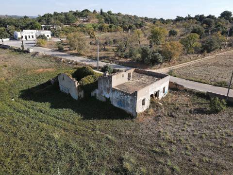 Ruína T2 com Terreno em Moncarapacho - Olhão