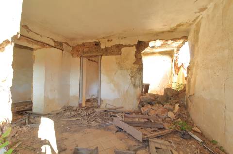 Ruína T2 com Terreno em Moncarapacho - Olhão