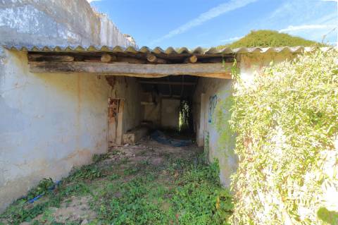 Ruína T2 com Terreno em Moncarapacho - Olhão