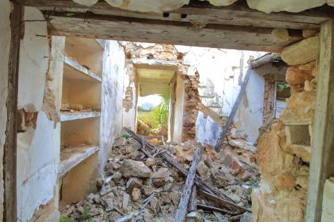 Ruína T2 com Terreno em Moncarapacho - Olhão