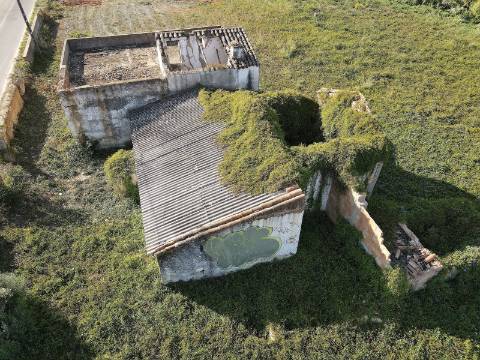 Ruína T2 com Terreno em Moncarapacho - Olhão