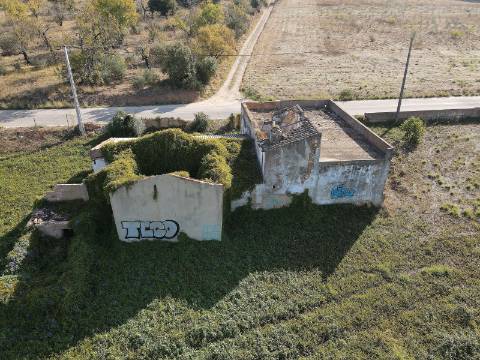 Ruína T2 com Terreno em Moncarapacho - Olhão